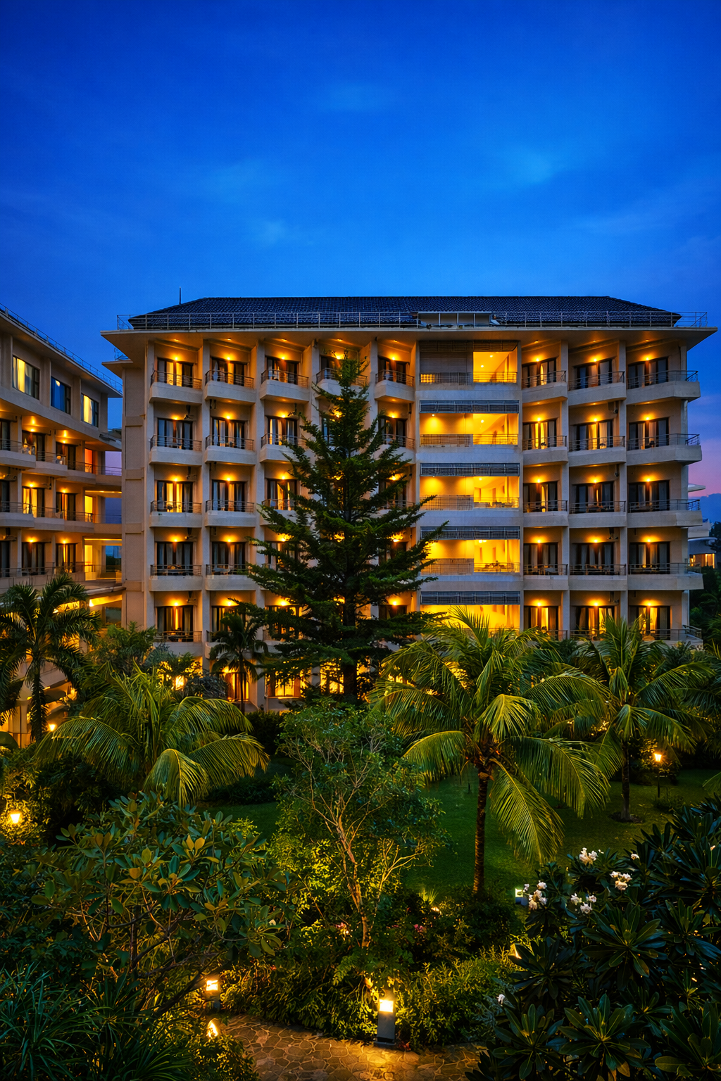 Pemandangan kolam renang resort di Lombok